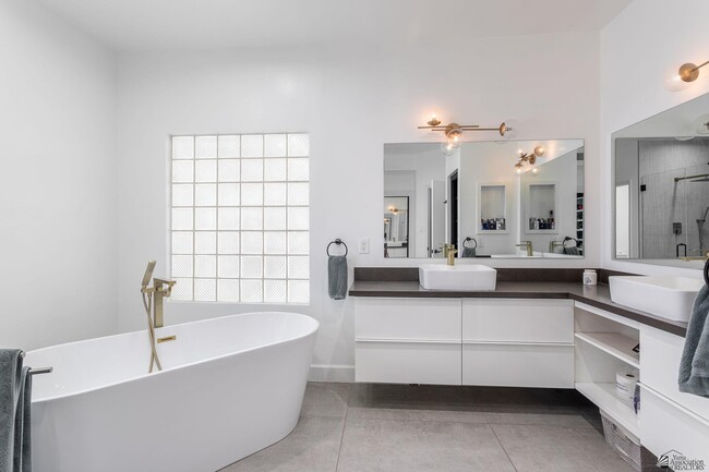 Building Photo - 3208 S Palomino Way