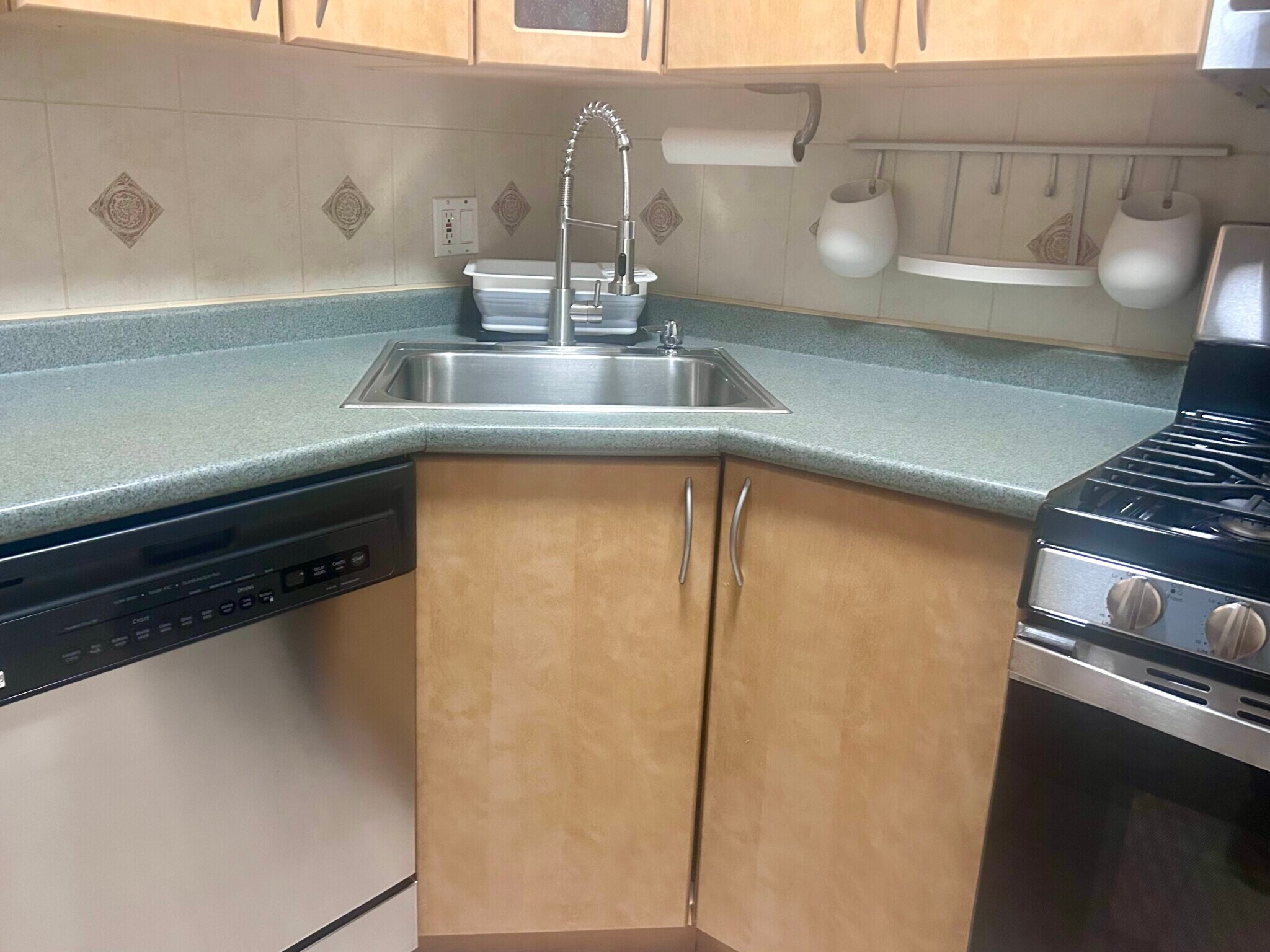 Building Photo - 140 Kenrick St