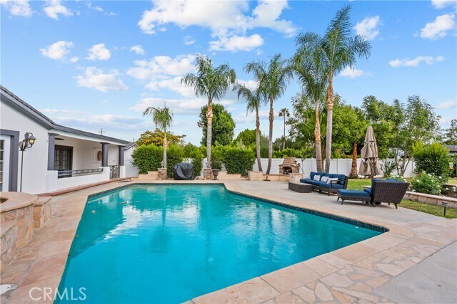 Building Photo - 23036 Burbank Blvd