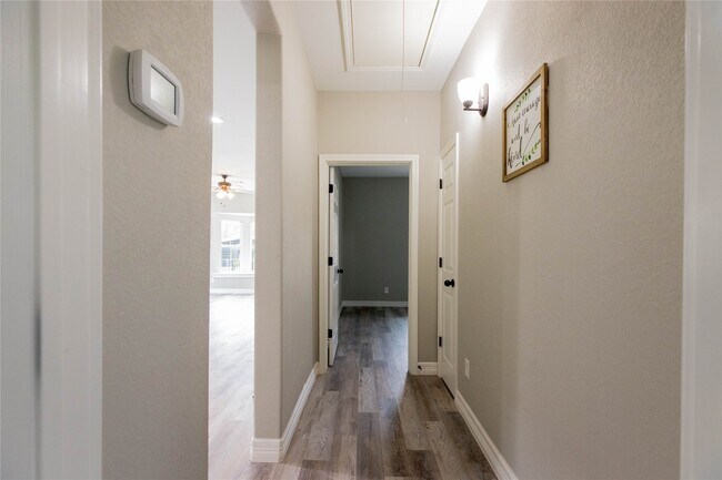 Building Photo - 6914 Avenue O