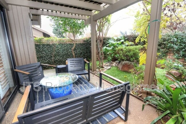 Building Photo - 2010 Promontory Point Ln