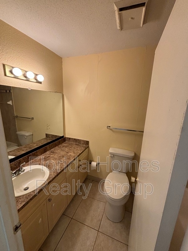 Building Photo - 2905 Winkler Ave
