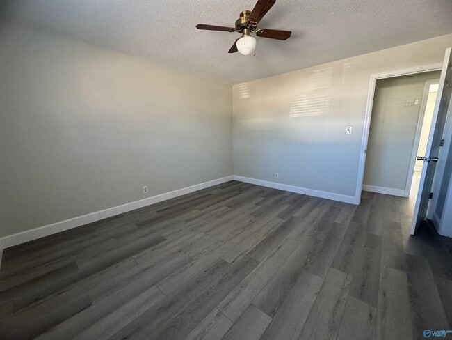 Building Photo - 9904 Willow Cove Rd SE