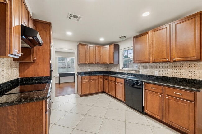 Building Photo - 10170 Hanka Dr