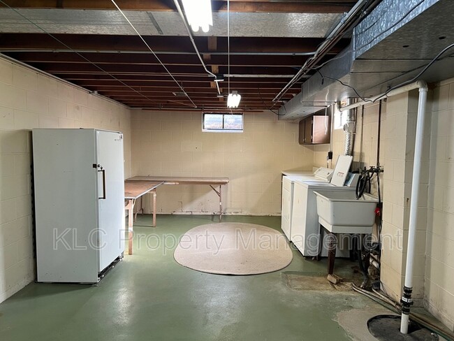 Building Photo - 6600 Sheridan Ave