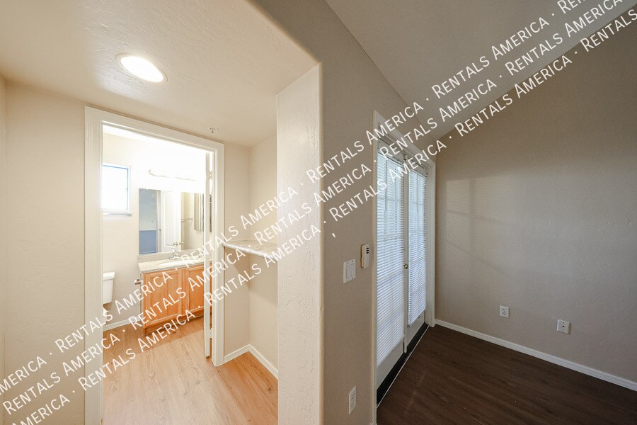 Building Photo - 3716 E University Dr