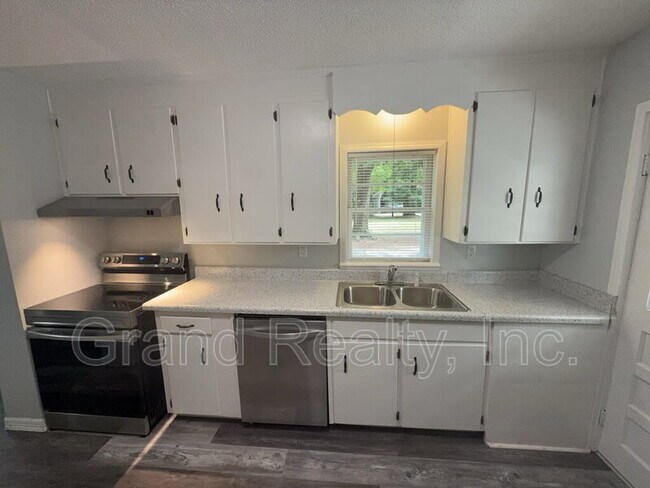 Building Photo - 3693 Scoggins St