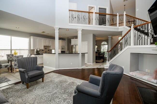 Building Photo - 2114 Thistlerock Ln