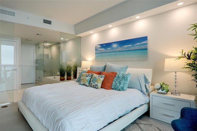 Building Photo - 650 NE 32nd St