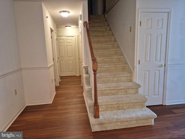 Building Photo - 1023 E Schumaker Manor Dr