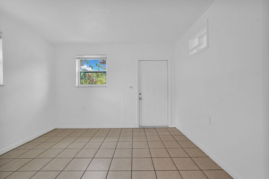 Building Photo - 558 NW 90th St
