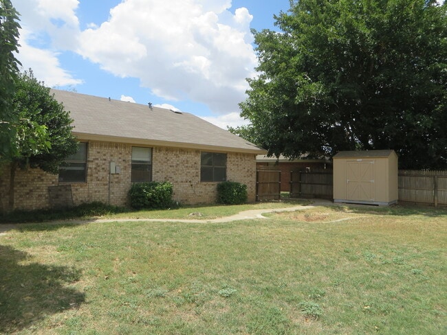 Building Photo - 1021 Homestead Dr