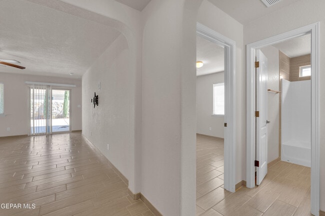 Building Photo - 803 Luisa St