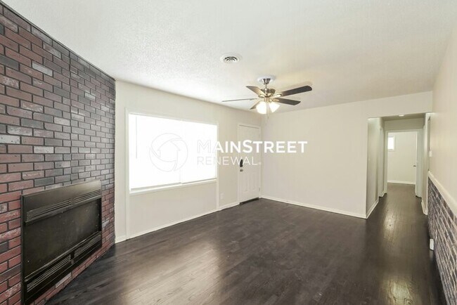 Building Photo - 4 Bedroom Pet-Friendly Home in Grandview, ...