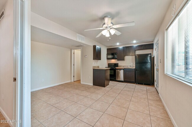 Building Photo - 3949 E Earll Dr