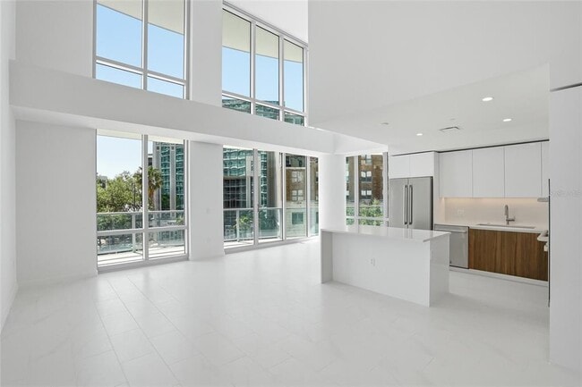 Building Photo - 400 Central Ave