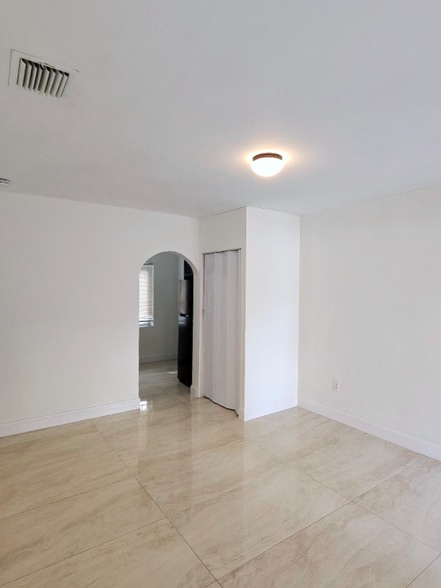 Building Photo - 890 NW 106th St