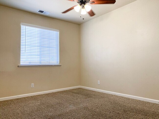 Building Photo - RENT REDUCED on 4 Bedroom with Huge Backyard!!!