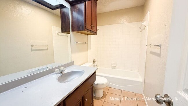 Building Photo - 9608 Elmwood Ave