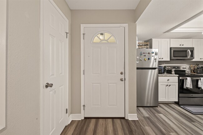 Building Photo - 14555 Wunderlich Dr