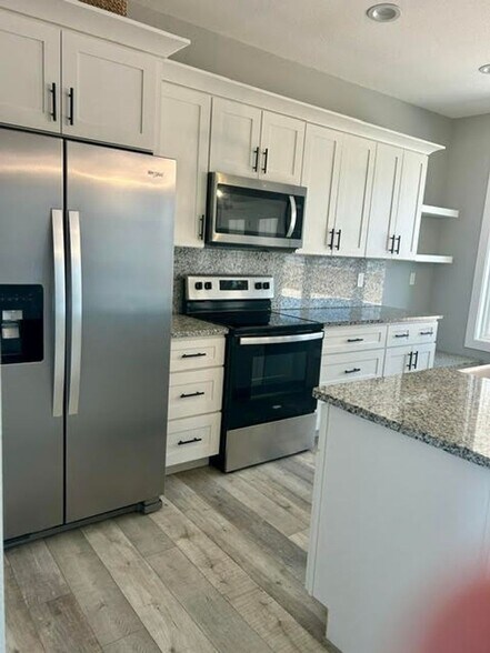 Building Photo - 166 Lakeshore Bay Dr