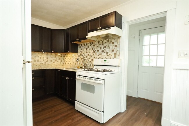 Building Photo - 98 Woodside Ave