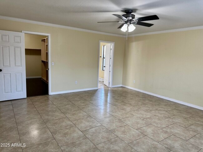 Building Photo - 3435 E Longhorn Dr