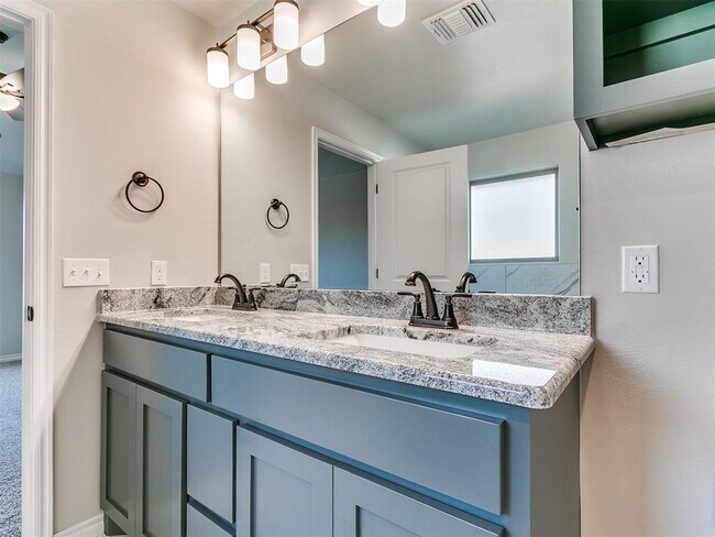 Building Photo - 12028 Rockbed Dr