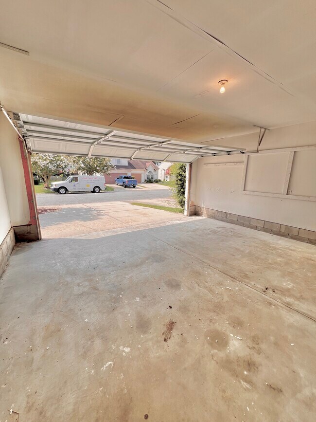 Building Photo - 6223 Cambridge Dr