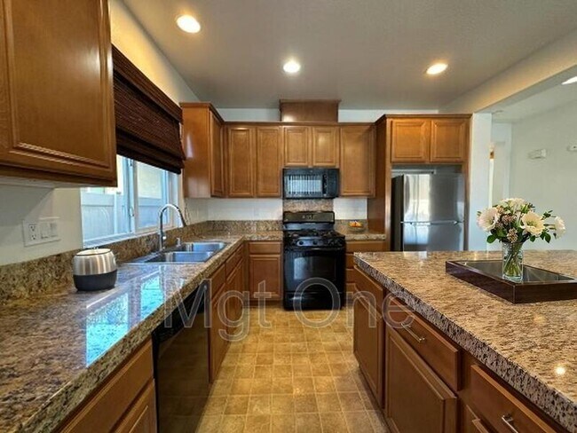 Building Photo - 1242 English Oak Way