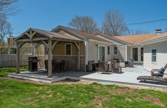 Building Photo - 510 Sagamore Rd