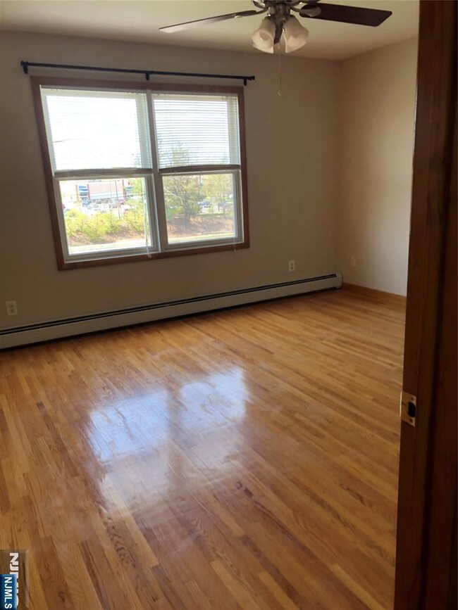 Building Photo - 504 2nd