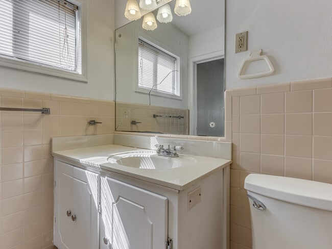 Building Photo - 2609 Mickey Rd