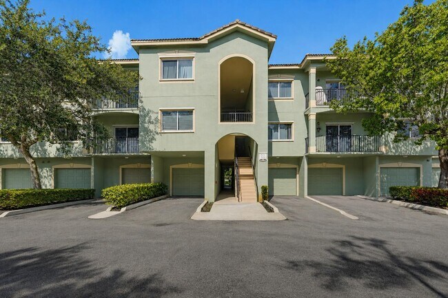 Building Photo - 350 Crestwood Cir