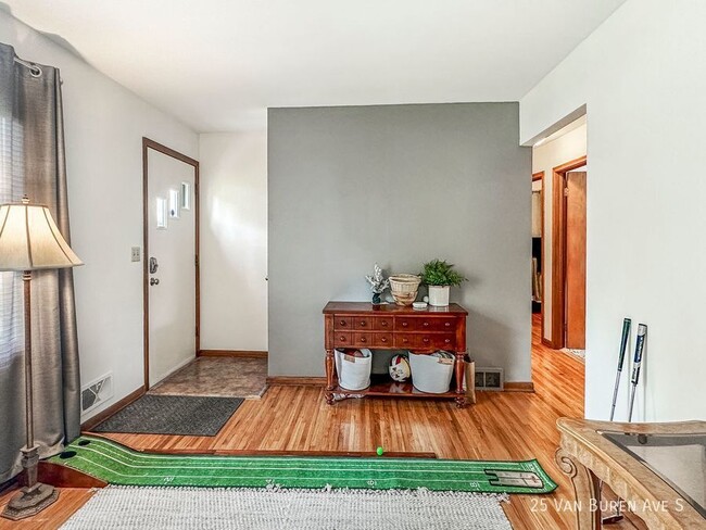 Building Photo - 3br 2ba 2cg ~ Security Deposit Free Altern...