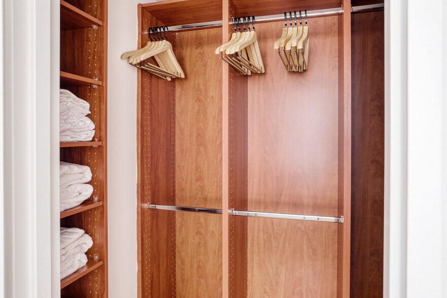 Building Photo - 120 W 21st St