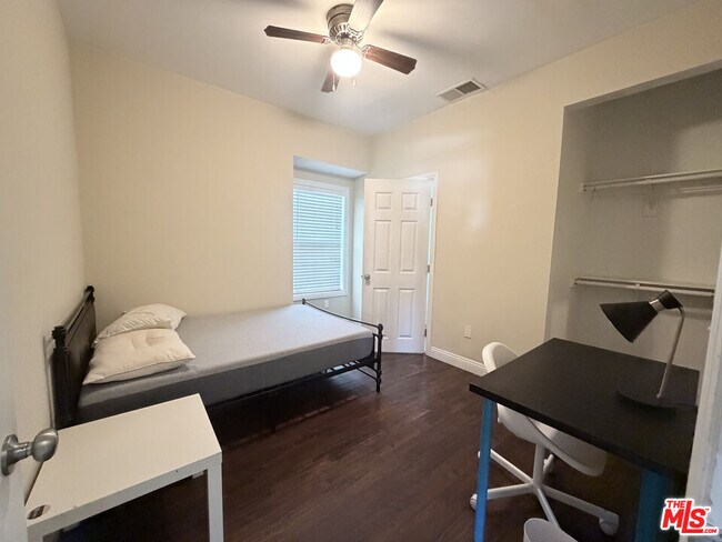 Building Photo - 1254 W 37th Dr