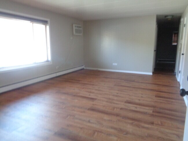 Building Photo - 10611 Parkside Ave
