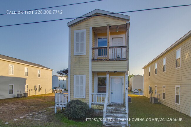 Building Photo - 12203 Artes St