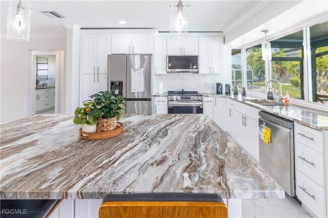 Building Photo - 3405 SE 16th Pl