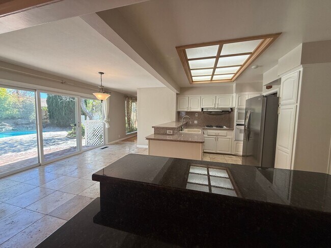 Building Photo - 5536 Fern Dr