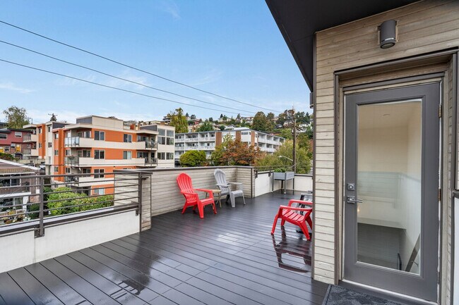 Building Photo - 724 3rd Ave N