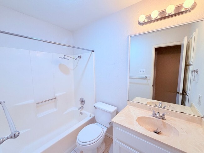 Building Photo - 6503 Columbia Oaks Ct