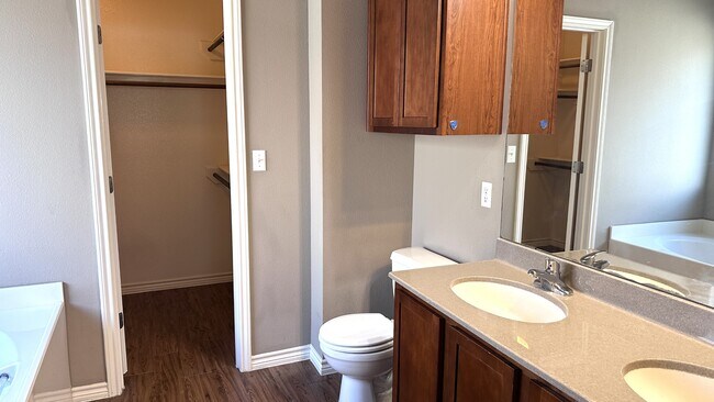 Building Photo - 3837 Las Bahias Dr