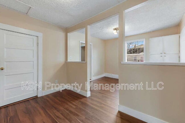 Building Photo - 1921 Reynolds St