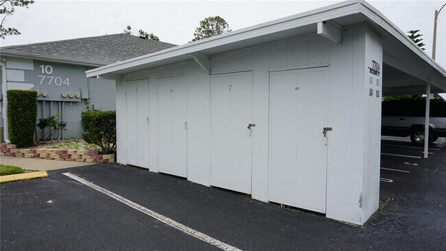 Building Photo - 7704 Hillside Ct