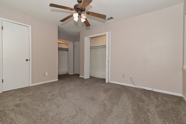 Building Photo - 1208 Yellowstone St