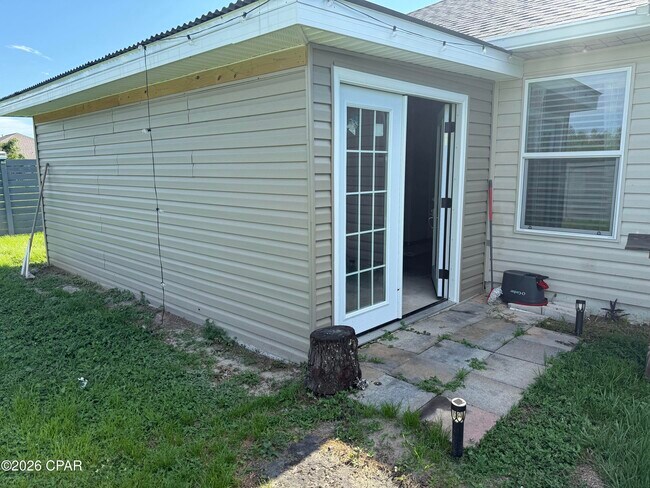 Building Photo - 1720 Everitt Ave