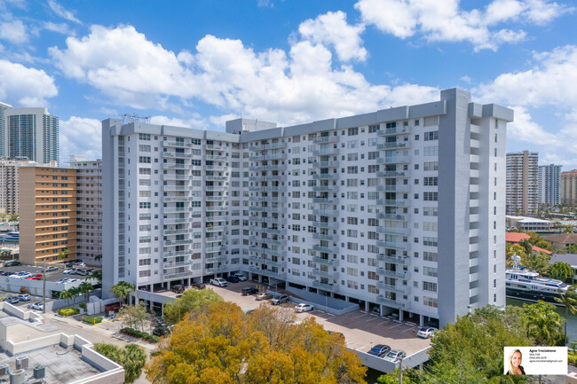 Building Photo - 137 Golden Isles Dr