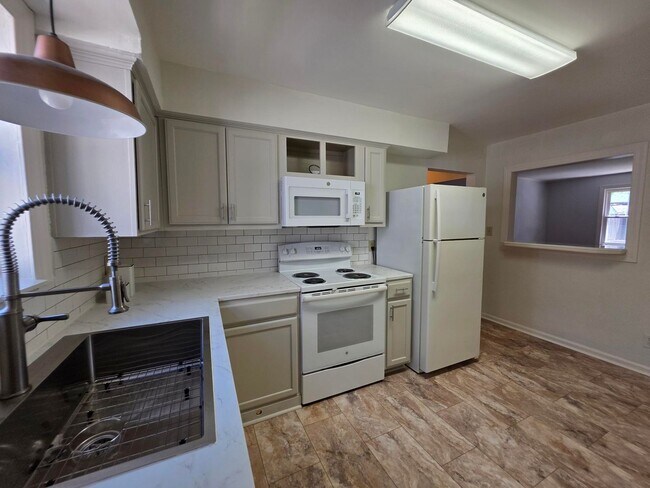 Building Photo - DVI122#-DJ